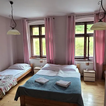 Farma Zacisze Trzech Gor- Klimatyczne I Restauracja